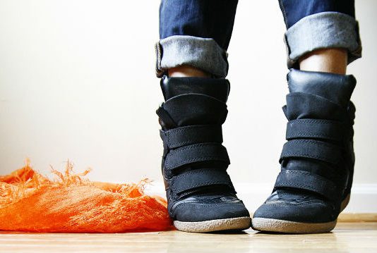 С чем носить сникерсы в любое время года
